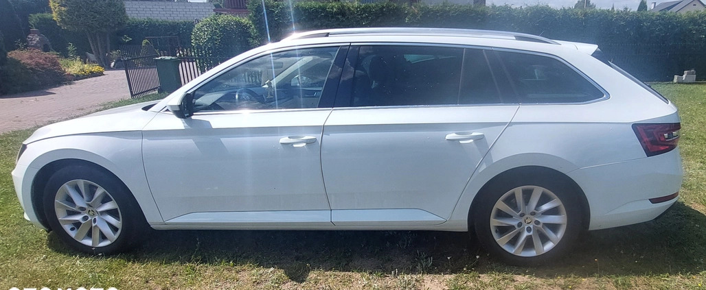 Skoda Superb cena 63000 przebieg: 192000, rok produkcji 2016 z Warszawa małe 254